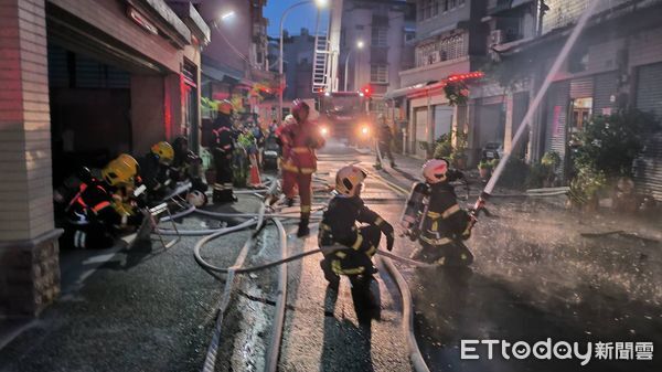▲▼快訊／嘉義市民宅大火　1女反鎖房門躲衣櫃內。（圖／記者翁伊森翻攝）