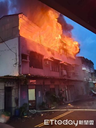 ▲▼快訊／嘉義市民宅大火　1女反鎖房門躲衣櫃內。（圖／記者翁伊森翻攝）