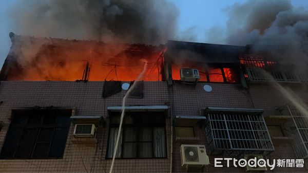▲▼快訊／嘉義市民宅大火　1女反鎖房門躲衣櫃內。（圖／記者翁伊森翻攝）