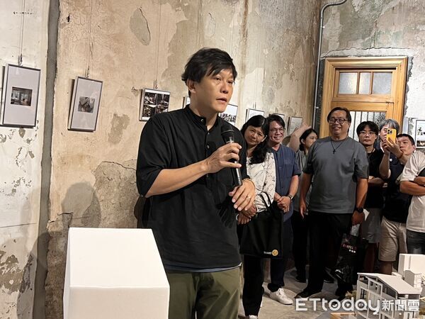 ▲2025台南建築三年展選在中西區信義街咾咕石黃宅登場，歷經四年修復的黃宅展現出歷史與現代交會的建築語彙，吸引建築愛好者前往朝聖。（圖／記者林東良翻攝，下同）