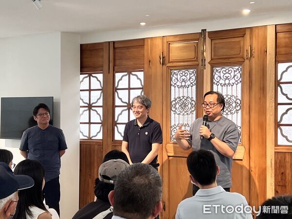 ▲2025台南建築三年展選在中西區信義街咾咕石黃宅登場，歷經四年修復的黃宅展現出歷史與現代交會的建築語彙，吸引建築愛好者前往朝聖。（圖／記者林東良翻攝，下同）