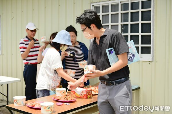 ▲億興企業的魚電共生，綠能養殖白蝦             。（圖／記者吳奕靖翻攝）