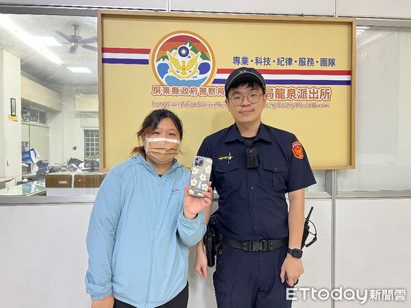 ▲內埔警分局員警陪林女找回手機。（圖／記者陳崑福翻攝）