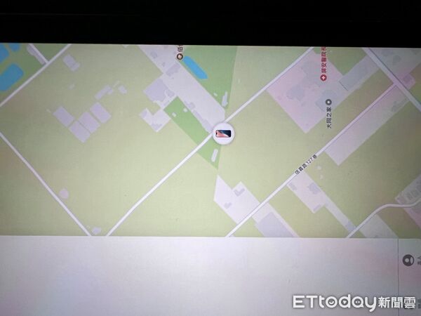 ▲內埔警分局員警陪林女找回手機。（圖／記者陳崑福翻攝）