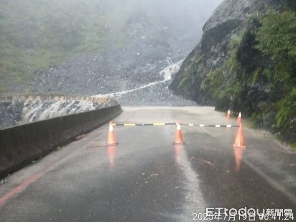 ▲▼台20線臨105便道檜谷路段因薇帕颱風影響造成土石流。（圖／記者許宥孺翻攝）