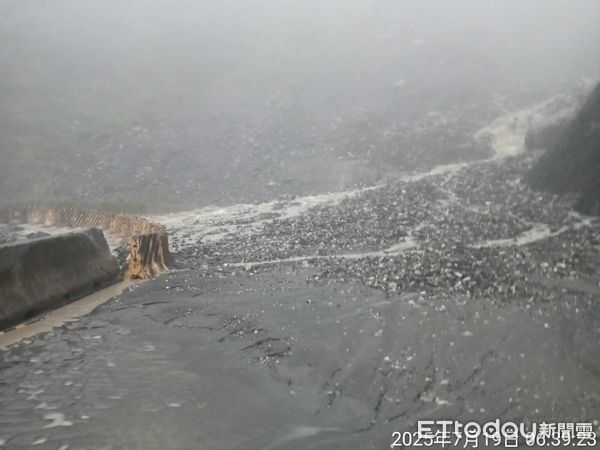 ▲▼台20線臨105便道檜谷路段因薇帕颱風影響造成土石流。（圖／記者許宥孺翻攝）