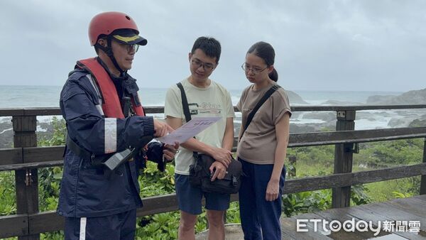 ▲海象及風力持續增強並轉趨惡劣，花蓮岸際已出現長浪。（圖／海巡署東部分署提供，下同）
