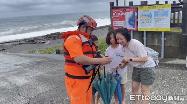 ▲海象及風力持續增強並轉趨惡劣，花蓮岸際已出現長浪。（圖／海巡署東部分署提供，下同）