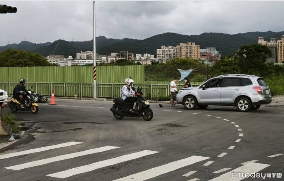 快訊／新北休旅奪命追撞！機車雙載倒地...妻親眼見夫滿頭鮮血亡　