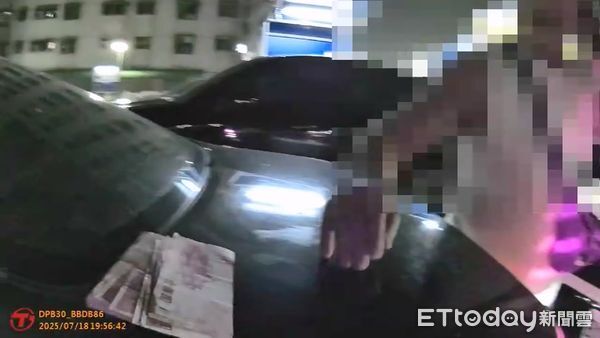 ▲▼酒駕男子狂按喇叭逼車，竟然掏上萬現金要平息。（圖／民眾提供，下同）