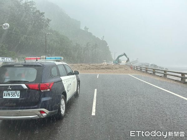 ▲台9線405K大溪路段，因土石流導致雙向無法通行            。（圖／記者揚晨東翻攝）