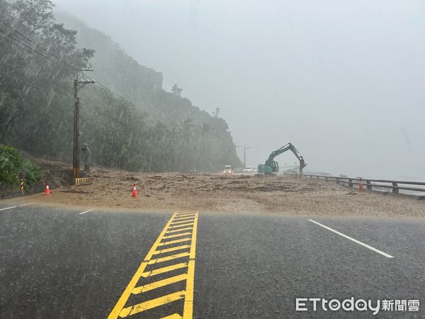 ▲台9線405K大溪路段，因土石流導致雙向無法通行            。（圖／記者揚晨東翻攝）