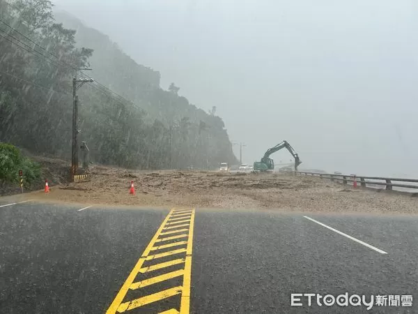 ▲台9線405K大溪路段，因土石流導致雙向無法通行            。（圖／記者揚晨東翻攝）