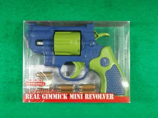 日本警方查獲娃娃機內竟有具實彈擊發能力的中國製玩具槍，目前正緊急追查流向。（翻攝X@shanghaidaily）