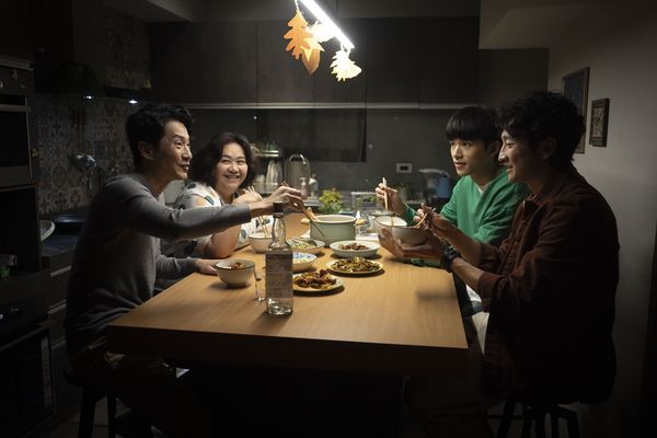 ▲《拜六禮拜》播出後收視亮眼。（圖／公視台語台、華視提供）