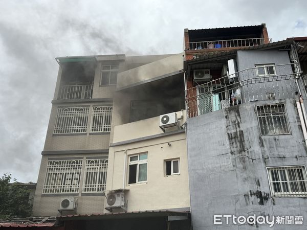 ▲▼ 金湖鎮小徑村莊一處連棟透天民宅今日中午發生火警   。（圖／記者林名揚翻攝）