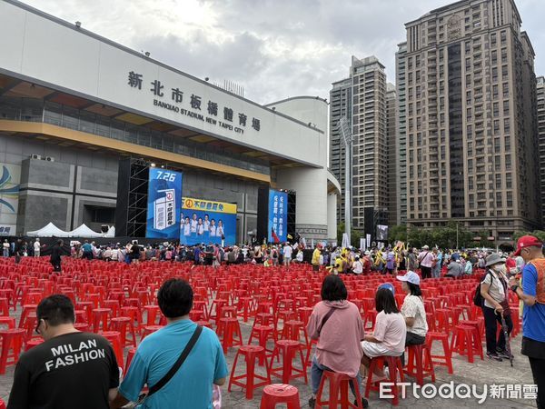 ▲▼國民黨舉辦「反惡罷 戰獨裁 不同意罷免」北部黃金週造勢晚會。（圖／記者鄭佩玟攝）