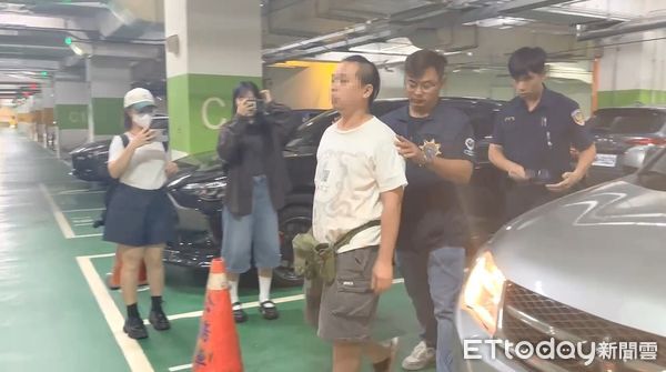▲蔡男今天下午報驗，肇事余男面色凝重現身。（圖／記者陸運陞攝）