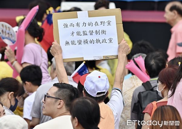 ▲▼ 國民黨舉辦「反惡罷 新北愛國者行動」造勢活動，前總統馬英九到場助講 。（圖／記者李毓康攝）