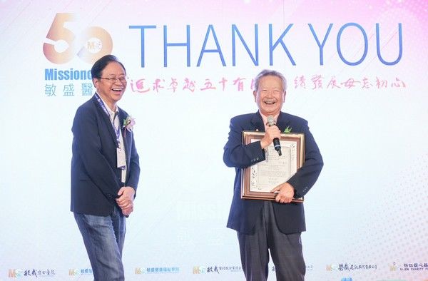 ▲敏盛醫療體系總裁楊敏盛獲頒「傑出市民證」