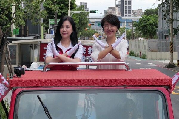 ▲萬美玲聯手民眾黨小草+反罷女力出擊