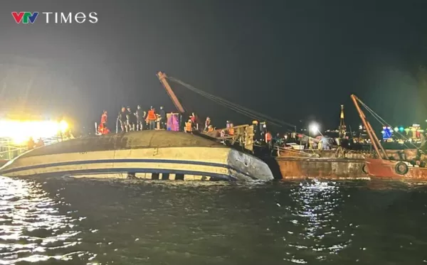 ▲▼越南下龍灣翻船。（圖／翻攝越南《年輕人報》）