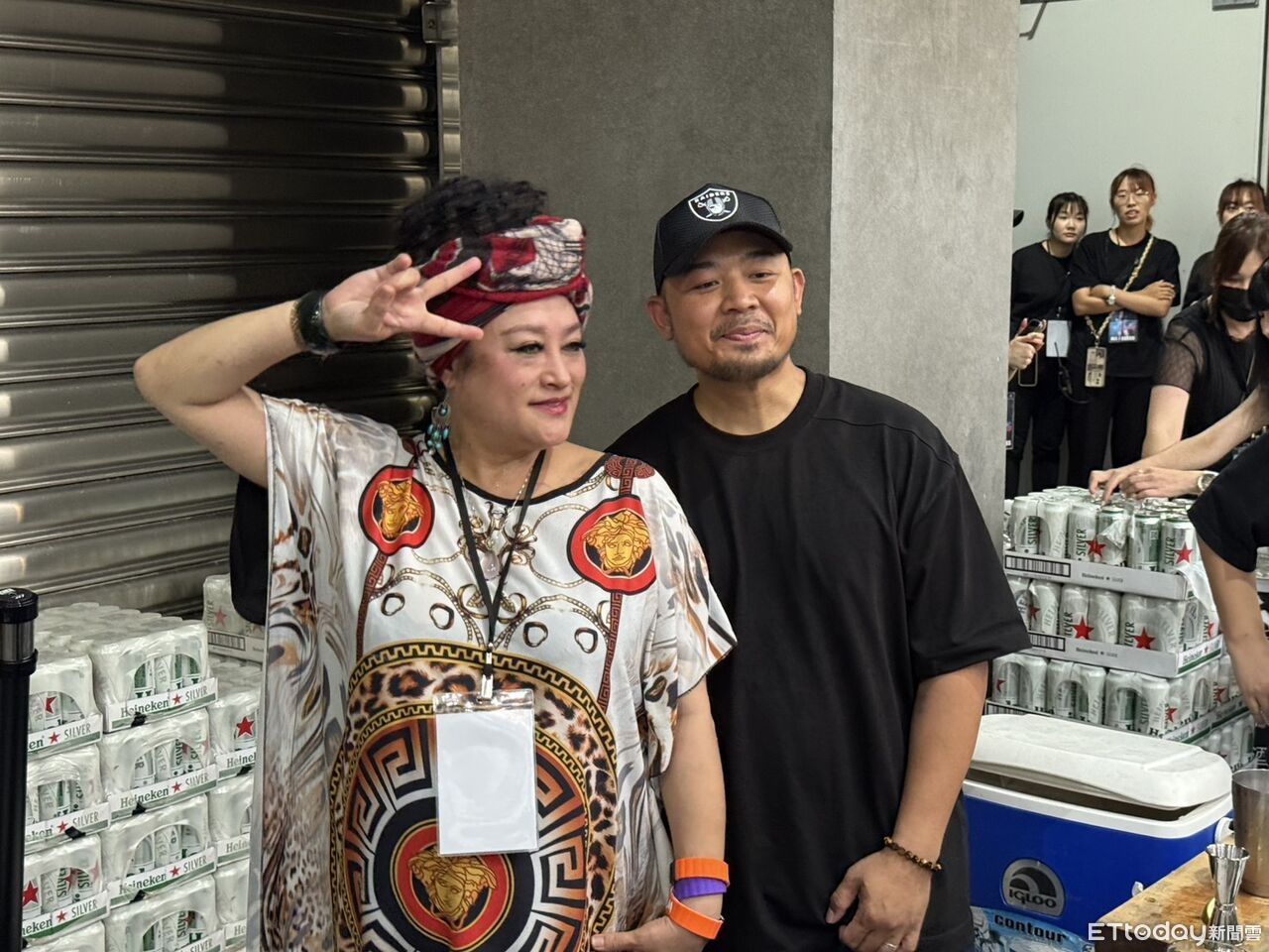 直擊／金曲歌后消失歌壇「現身南港賣滷味」！　老公氣爆燒傷後首露面