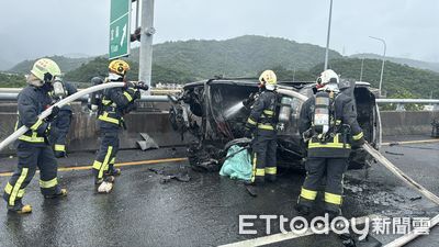 快訊／國5北向54公里火燒車！駕駛卡車內慘死　全線封閉