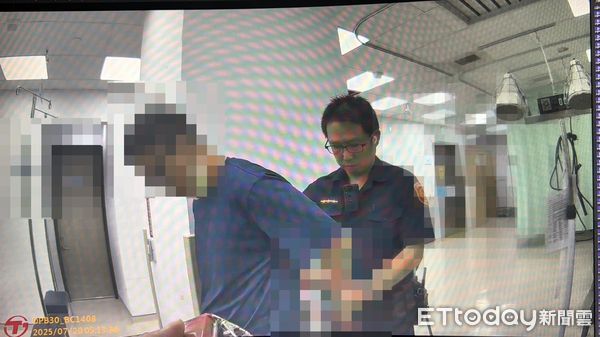 ▲▼陳姓男子與詹姓男子有債務糾紛，今凌晨陳男朝詹男轎車持瓦斯噴槍縱火。（圖／記者吳世龍翻攝）