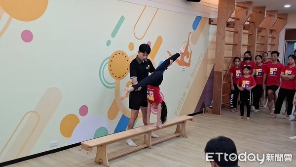 ▲台南市體操委員會主任委員陳宗彥出席「翻體操」與「台灣體操協會」聯合揭牌典禮，與團隊一同見證台灣體操新起點。（記者林東良翻攝，下同）