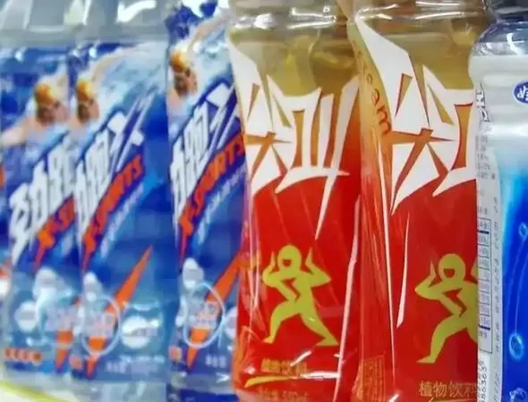 ▲▼  紅色尖叫、大翻身、最難喝飲料           。（圖／翻攝 大陸閒魚）