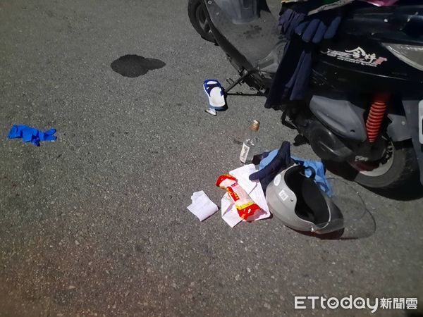 ▲▼苗栗縣苑裡鎮56歲林姓男子喝醉騎機車自摔。（圖／記者楊永盛翻攝）