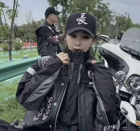 ▲▼陸網紅女騎士車禍亡！　友人：沒戴好安全帽。（圖／翻攝微博）