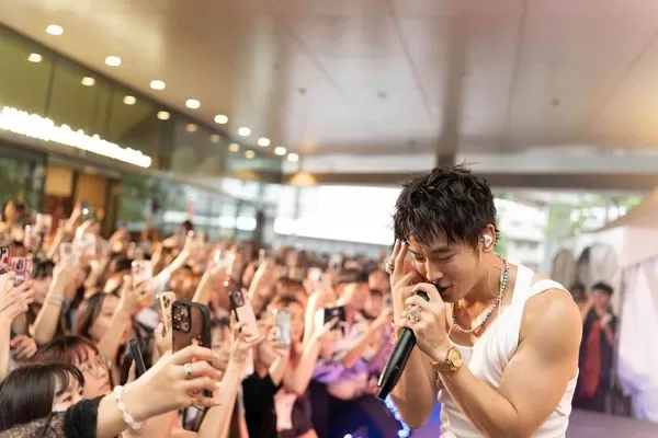 ▲▼小樂舉辦簽唱會。（圖／藝和創藝提供）