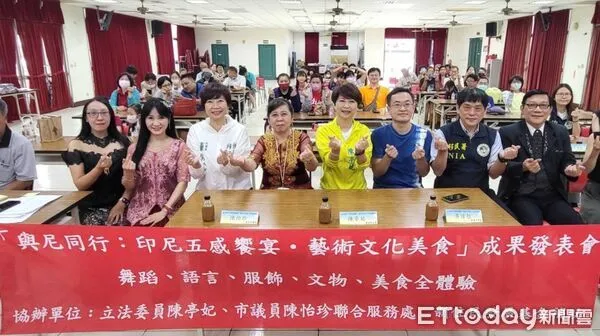 ▲移民署台南市第一、第二服務站行動服務列車深入發表會現場，與民眾共融互動，實踐文化多元與在地關懷的政策精神。（圖／記者林東良翻攝，下同）