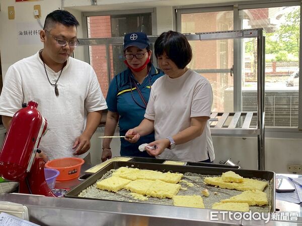 ▲台南市勞工局於曾文園區舉辦烘焙課程，吸引許多勞工朋友熱情參與。（記者林東良翻攝，下同）