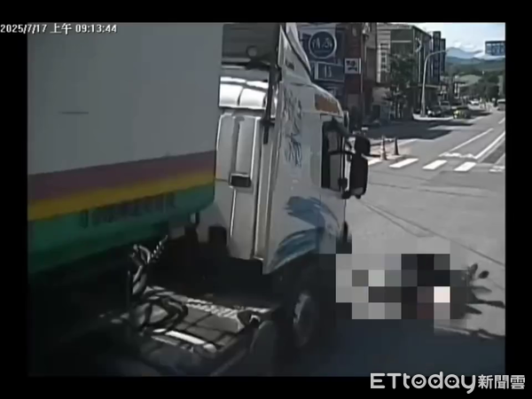 ▲水里鄉中山路一段與博愛路口日前發生大貨車與機車擦撞的A2交通事故。（圖／記者高堂堯翻攝）