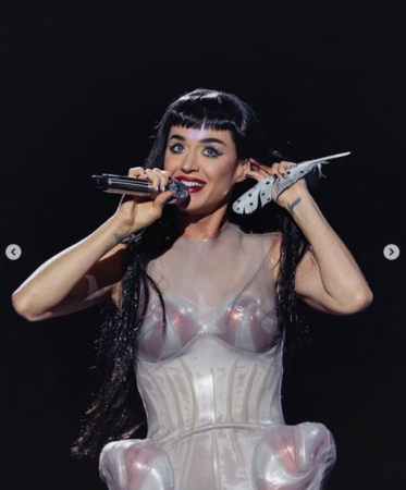 ▲Katy Perry險些墜地。（圖／翻攝自Katy Perry Instagram）