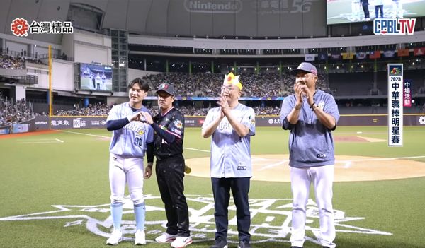 ▲江坤宇與平野惠一尬車。（圖／截自CPBL TV）