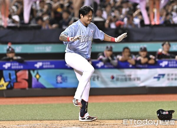 ▲▼ 2025中職明星賽，林智勝跳舞 。（圖／記者李毓康攝）