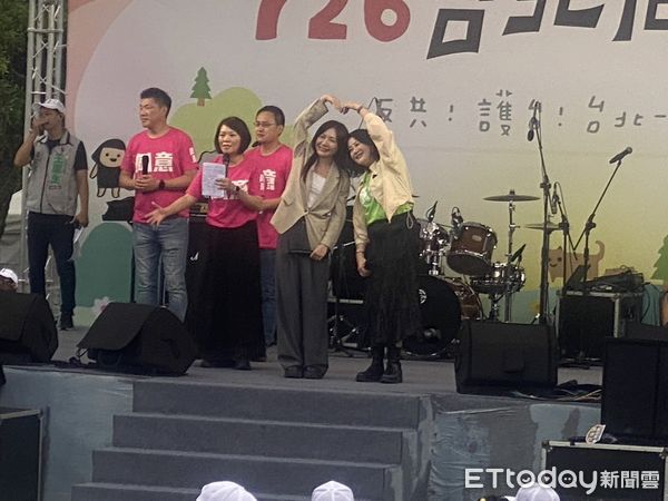 ▲▼民進黨立委吳思瑤、吳沛憶等，「726台北同意罷」大安文山場。（圖／記者黃國霖攝）