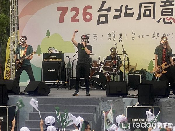 ▲▼董事長樂團，「726台北同意罷」大安文山場。（圖／記者黃國霖攝）