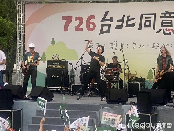▲▼董事長樂團，「726台北同意罷」大安文山場。（圖／記者黃國霖攝）