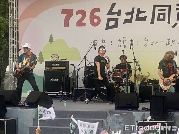 ▲▼董事長樂團，「726台北同意罷」大安文山場。（圖／記者黃國霖攝）