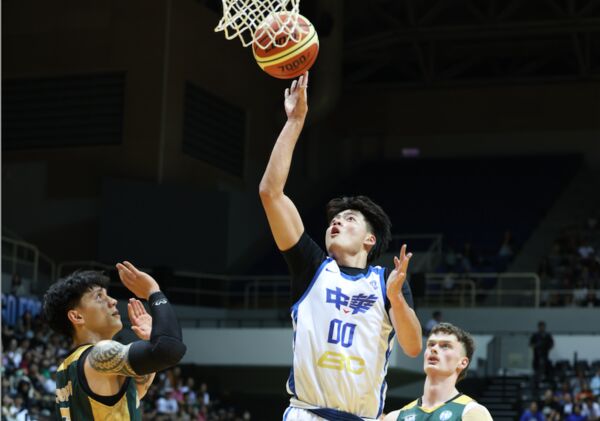 ▲中華白吳正杰、葉惟捷、丁恩迪。（圖／中華籃協提供）