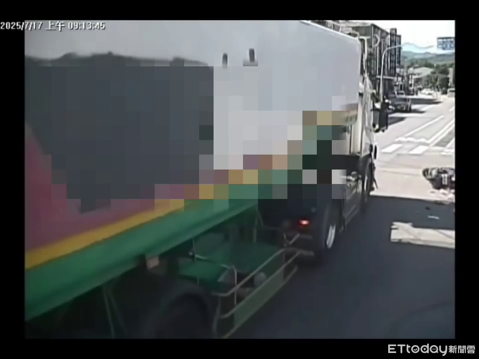南投聯結車路口欲搶快超車　女騎士遭擦撞倒地！手部骨折送醫