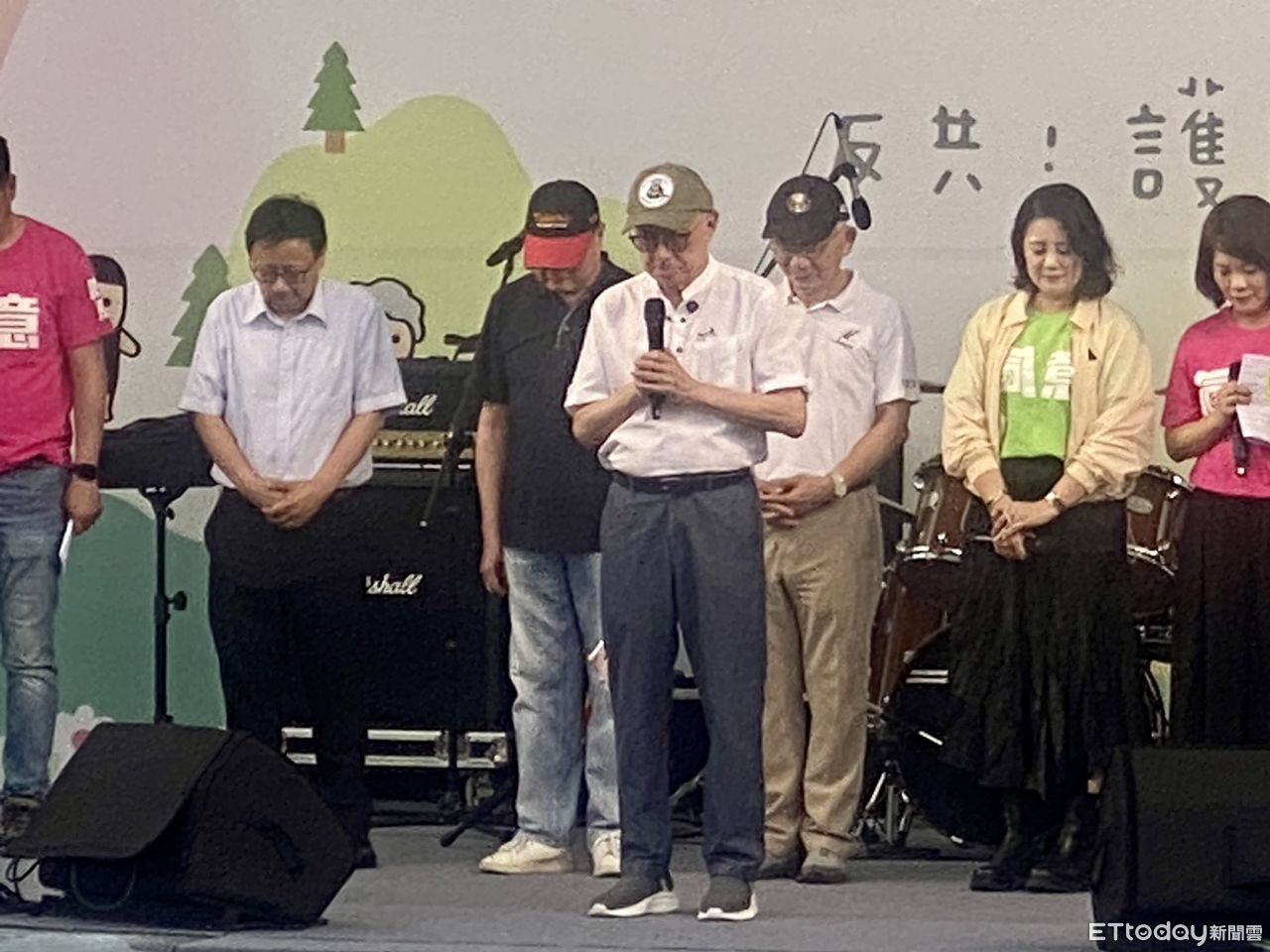 率眾為沈伯洋母親默哀　曹興誠：沈伯洋是為台灣促進大罷免的英雄