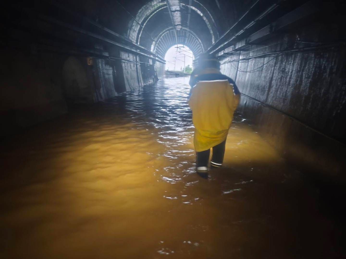 ▲台東災情嚴重，多段台鐵南迴線尚無法通行。（圖／翻攝自Facebook／翻攝自記者爆料網）