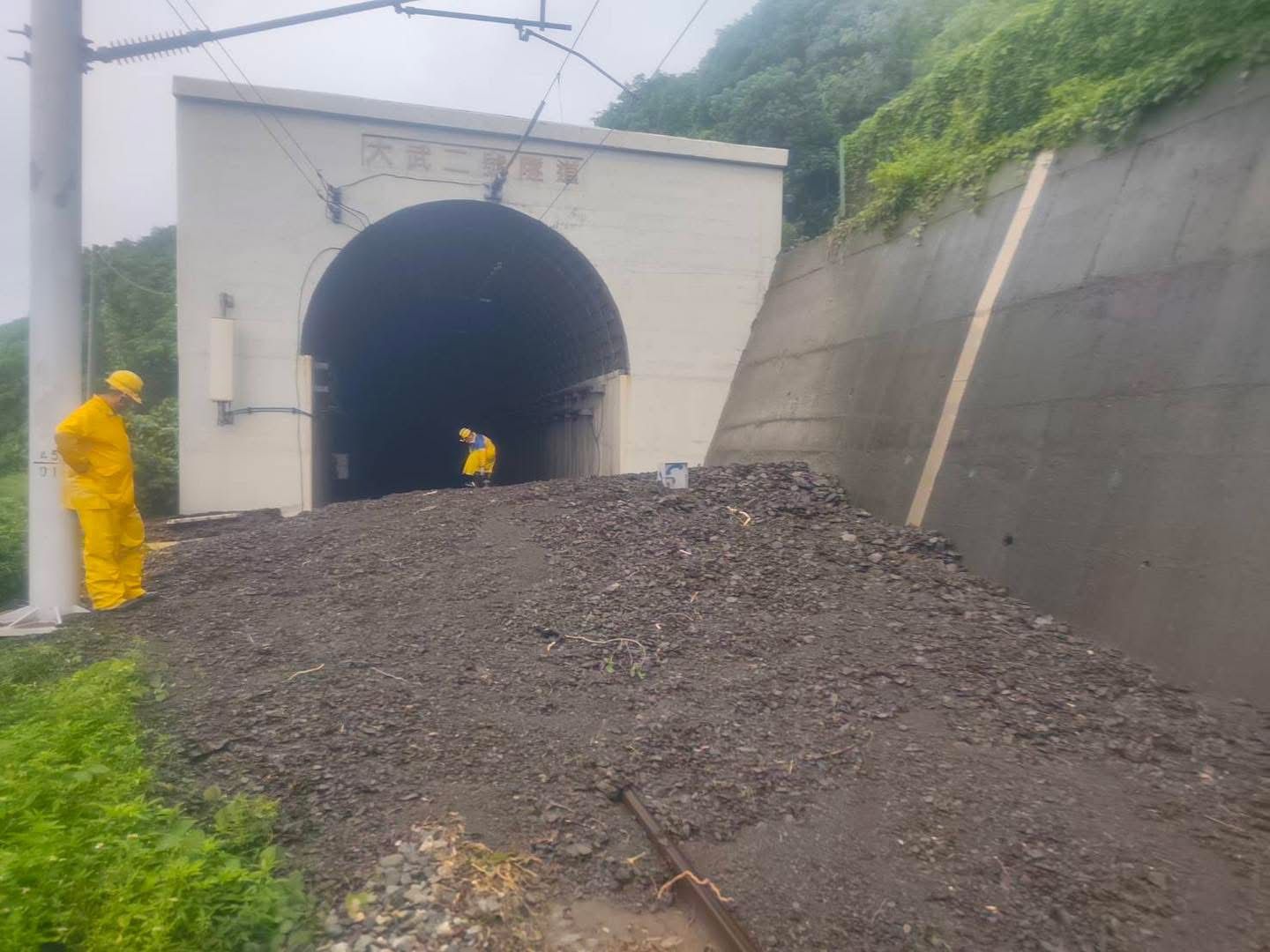 ▲台東災情嚴重，多段台鐵南迴線尚無法通行。（圖／翻攝自Facebook／翻攝自記者爆料網）