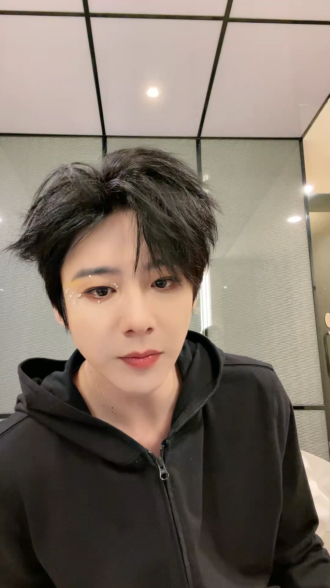 ▲▼劉宇寧開唱「36首歌單」炸翻全場！帶妝開直播吸1700萬觀看。（圖／翻攝自微博）